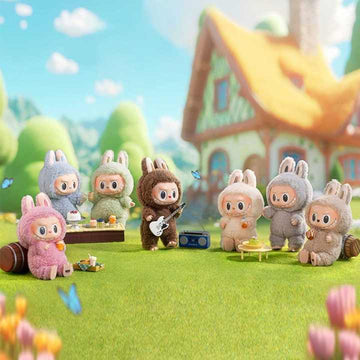 𝐳𝐞𝐞𝐧𝐚𝐡 𝐦𝐚𝐫𝐤𝐞𝐭™ Labubu – Wild Cartoon-Style Keychain | ميدالية لابوبو بتصميم كرتوني مميز